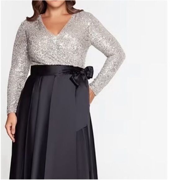 Xscape  Gown - Picture 1 of 8